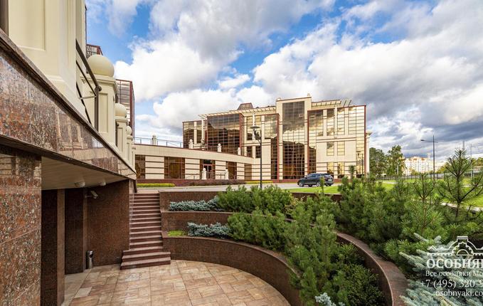 на Рублево-Успенском шоссе, 100, площадь 1731 м