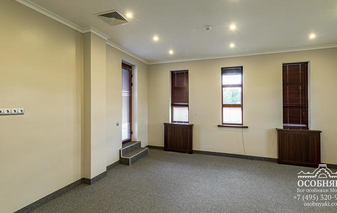 на Рублево-Успенском шоссе, 100, площадь 1731 м