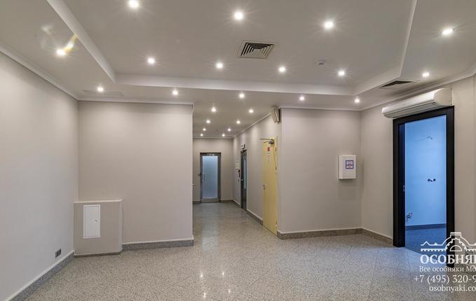 на Рублево-Успенском шоссе, 100, площадь 1731 м