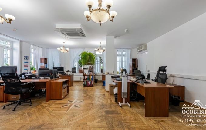 в Пестовском переулке, 10, площадь 2756 м