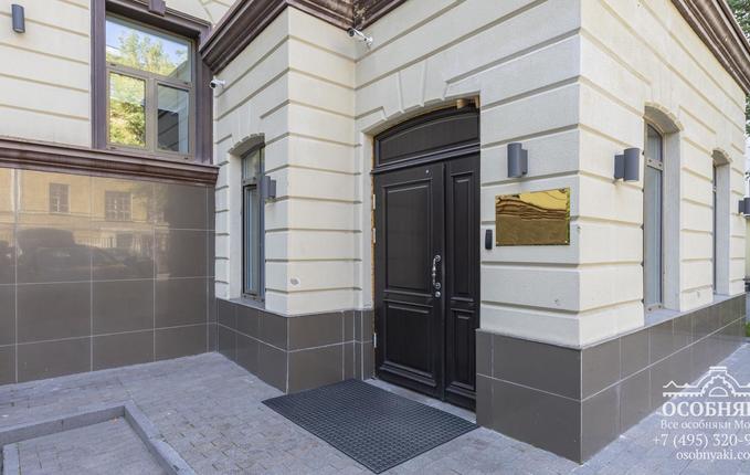 в Дегтярном переулке, 5, площадь 740 м