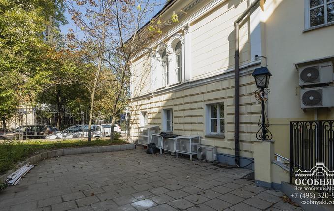 на Большой Никитской улице, 47, площадь 1493 м