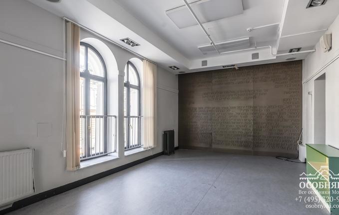 на Большой Никитской улице, 47, площадь 1493 м