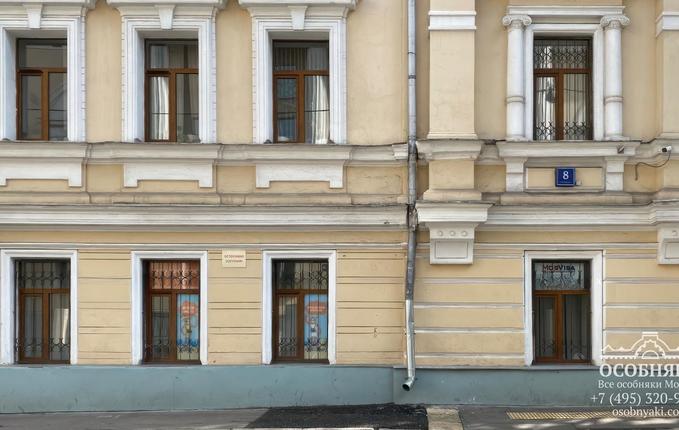 в Большом Казенном переулке, 8, площадь 832 м