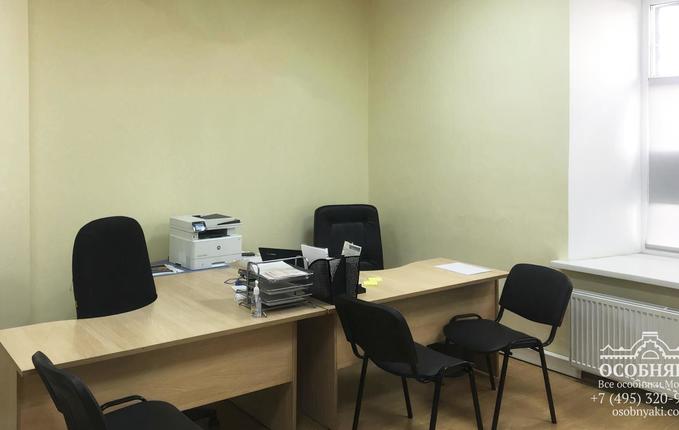 в Большом Казенном переулке, 8, площадь 832 м