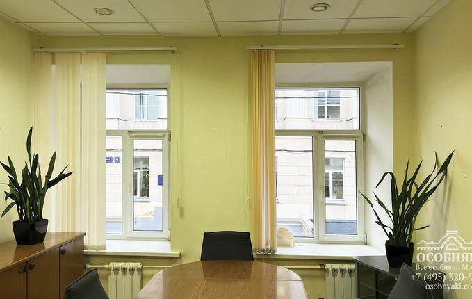 в Большом Казенном переулке, 8, площадь 832 м