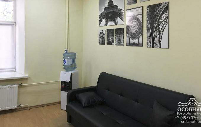 в Большом Казенном переулке, 8, площадь 832 м