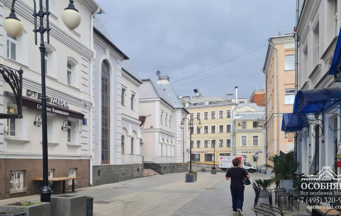 в Пятницком переулке, 2, площадь 3882 м