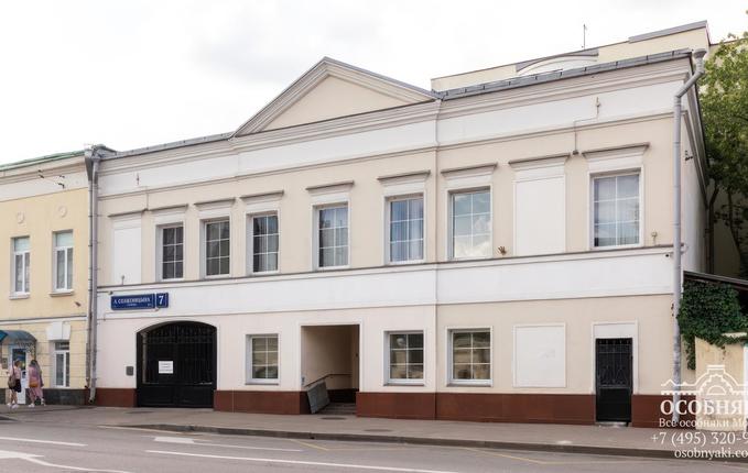 на улице Александра Солженицына, 7, площадь 2400 м