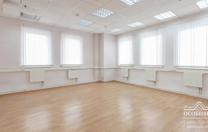 на улице Александра Солженицына, 7, площадь 2400 м