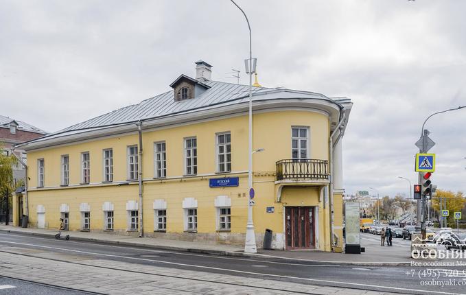 на Яузской улице, 1/15, площадь 1195 м