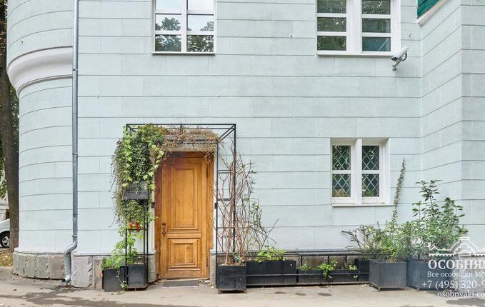 на Большой Бронной улице, 10, площадь 400 м