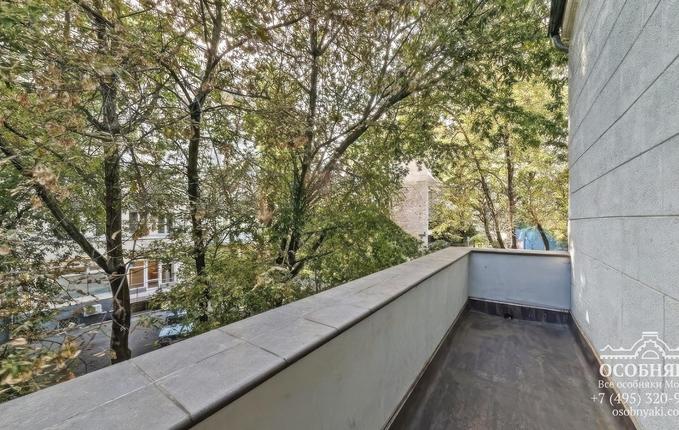 на Большой Бронной улице, 10, площадь 400 м