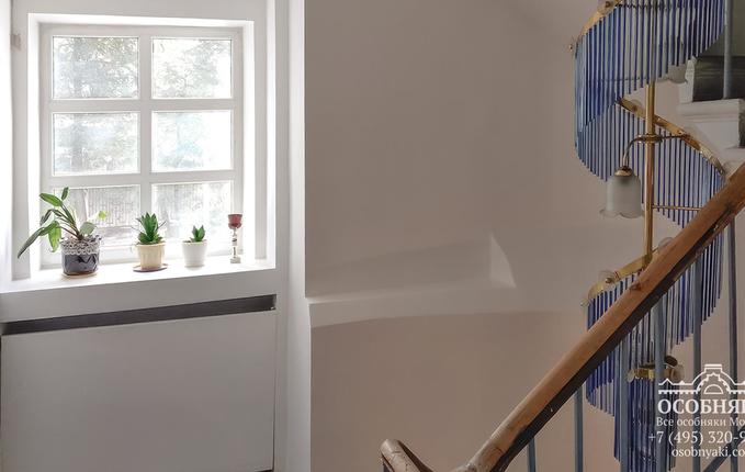 на Большой Бронной улице, 10, площадь 400 м