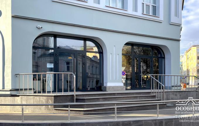 в Большом Каретном переулке, 11, площадь 1662 м