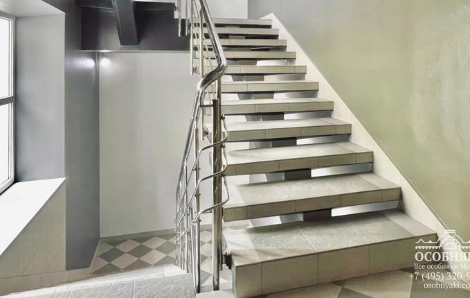 в Большом Каретном переулке, 11, площадь 1662 м