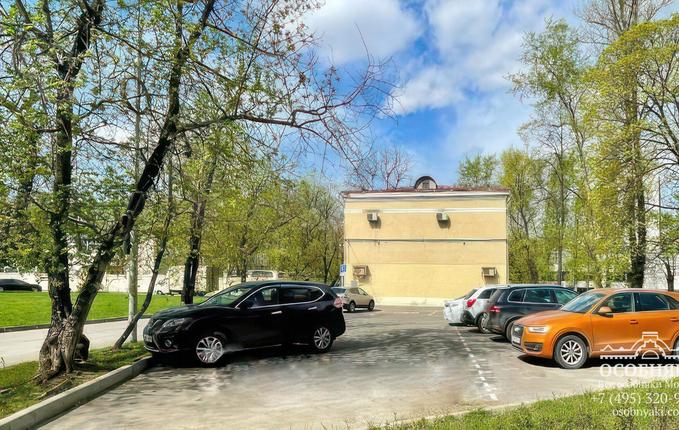 в Княжекозловском переулке, 25, площадь 328 м