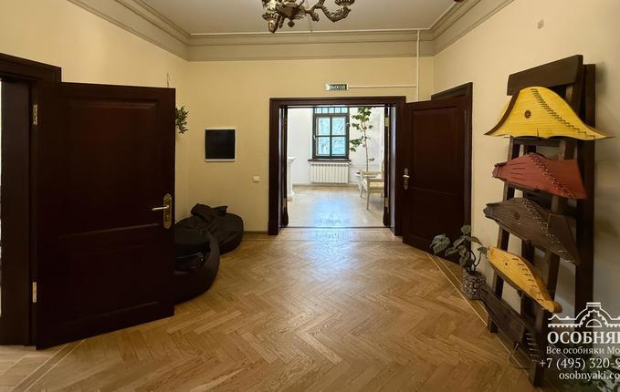 на улице Достоевского, 19, площадь 850 м