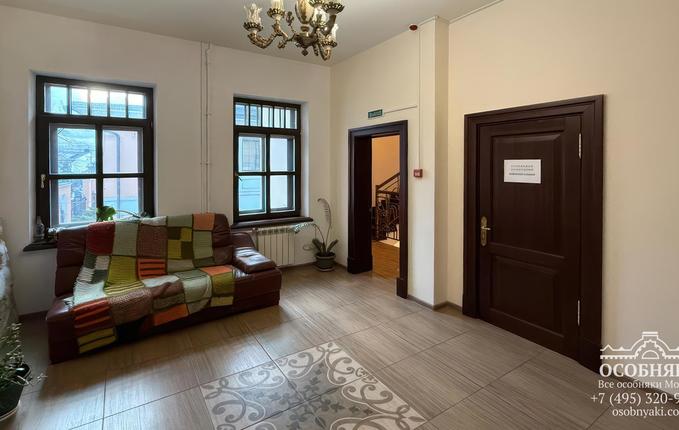 на улице Достоевского, 19, площадь 850 м