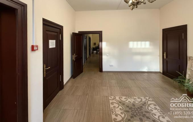 на улице Достоевского, 19, площадь 850 м