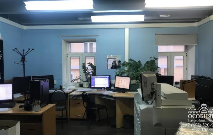 в Столешниковом переулке, 6, площадь 2217 м