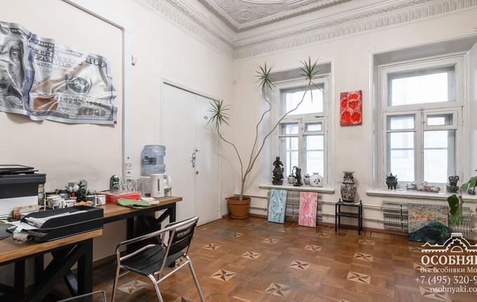 на площади Журавлева, 4-6, площадь 1828 м