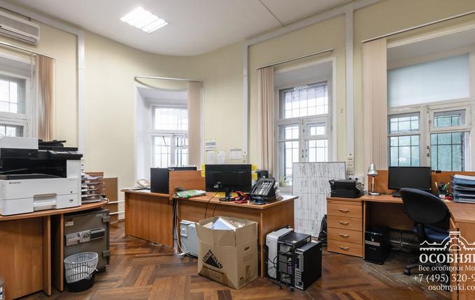 на площади Журавлева, 4-6, площадь 1828 м