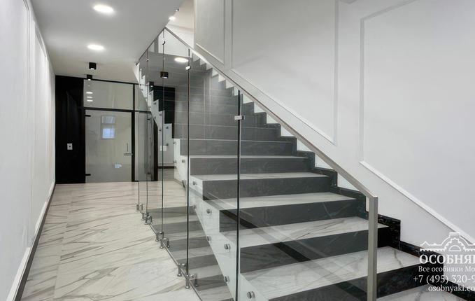 в Большом Черкасском переулке, 13, площадь 381 м