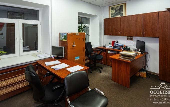 в Пушкарёвом переулке, 3, площадь 750 м