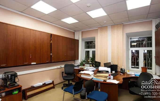 в Пушкарёвом переулке, 3, площадь 750 м