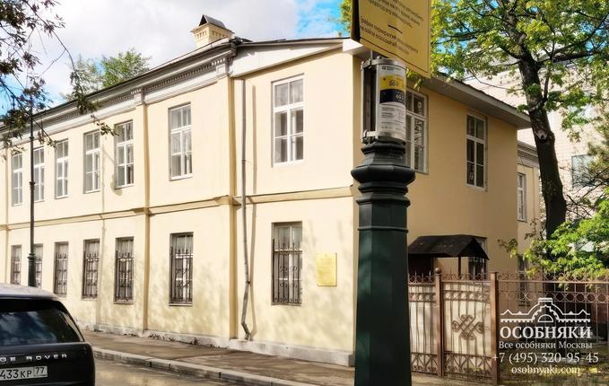 в Турчаниновом переулке, 6, площадь 457 м