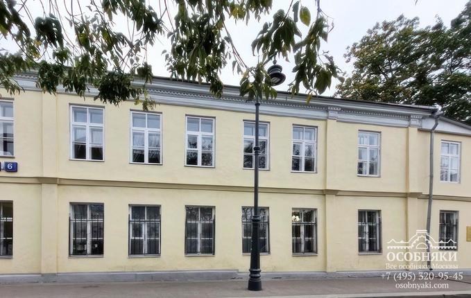 в Турчаниновом переулке, 6, площадь 457 м