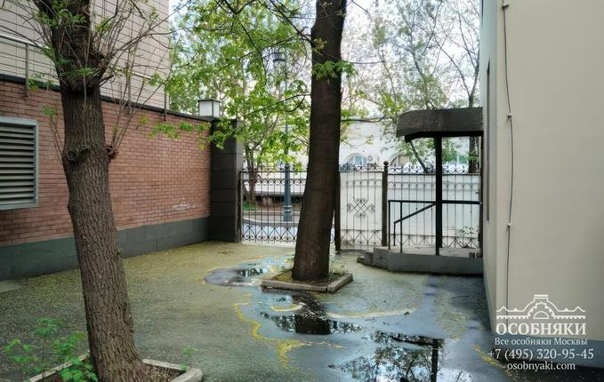 в Турчаниновом переулке, 6, площадь 457 м