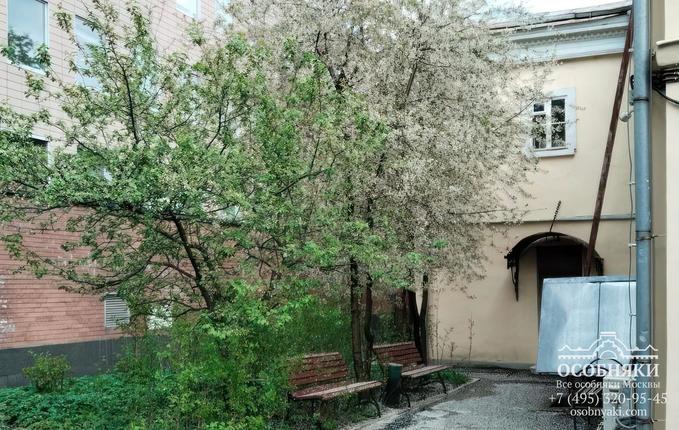 в Турчаниновом переулке, 6, площадь 457 м