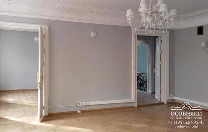 в Турчаниновом переулке, 6, площадь 457 м