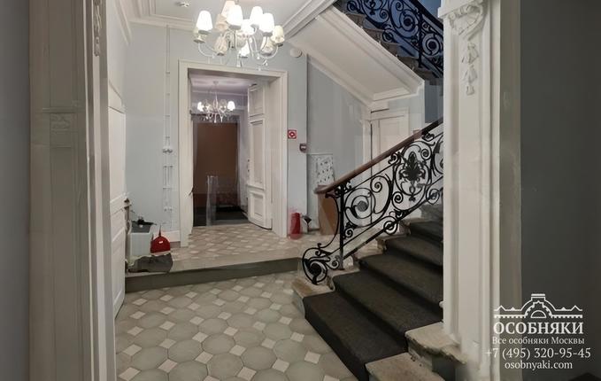 в Турчаниновом переулке, 6, площадь 457 м