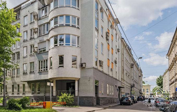 в Большом Казенном переулке, 2, площадь 1001 м