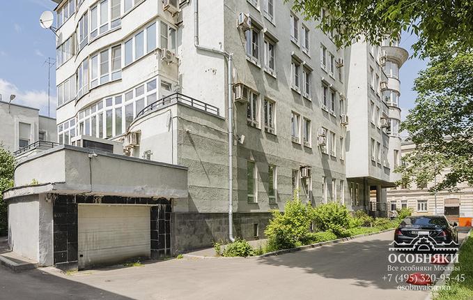 в Большом Казенном переулке, 2, площадь 1001 м