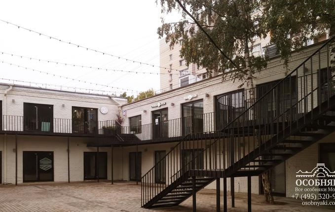 на Бакунинской улице,72, площадь 1953 м