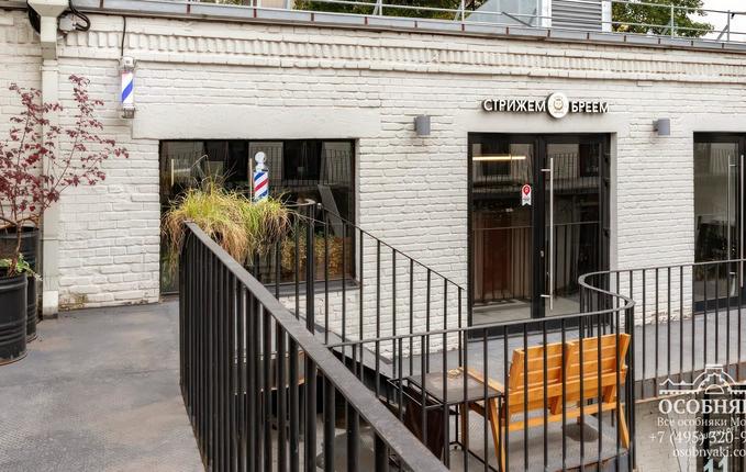 на Бакунинской улице,72, площадь 1953 м