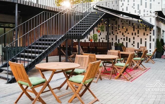 на Бакунинской улице,72, площадь 1953 м