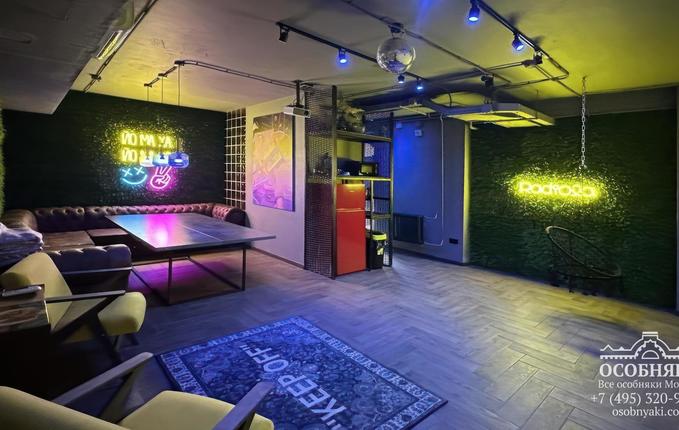 на Бакунинской улице,72, площадь 1953 м