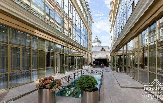 в Подкопаевском переулке, 4, площадь 2604 м