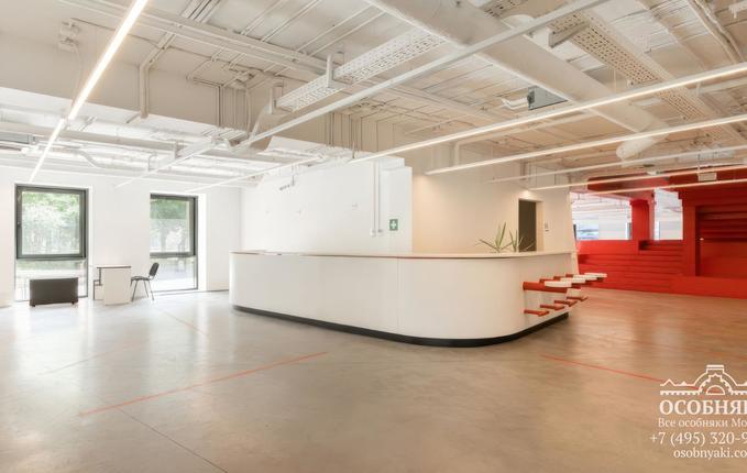 на Мантулинской улице,  7, площадь 2500 м