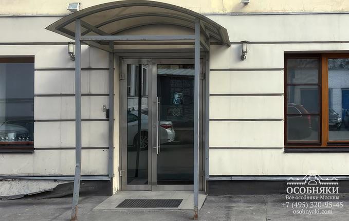 в Воротниковском переулке, 10, площадь 512 м