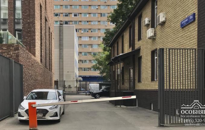 на улице Бурденко, 11, площадь 755 м