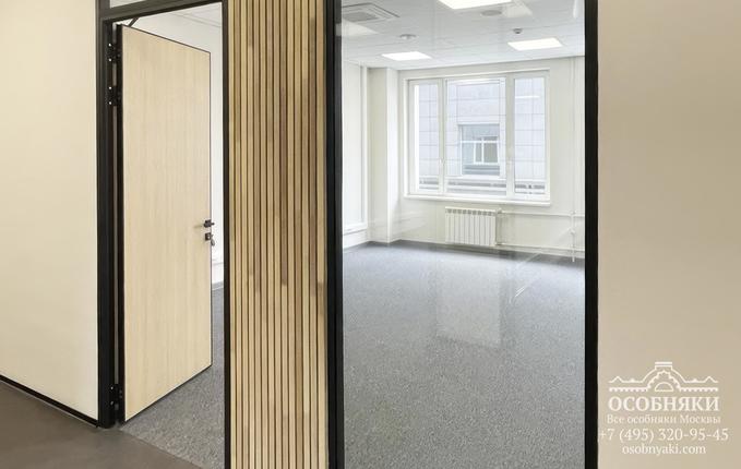 на Звенигородском шоссе, 18/20, площадь 3923 м