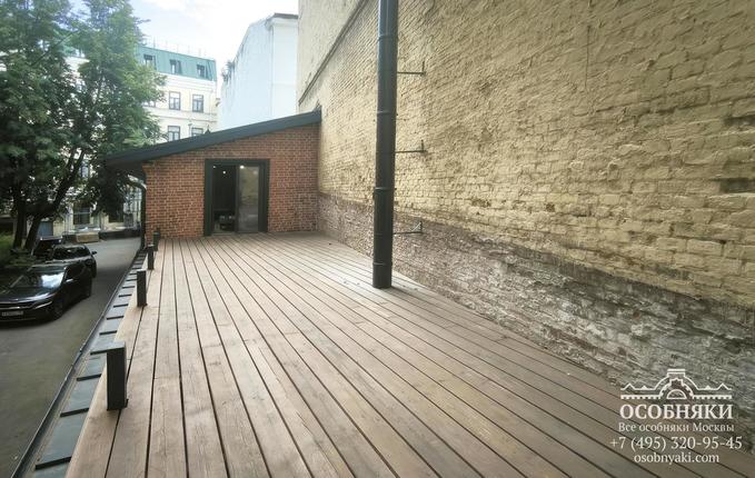 в Лучниковом переулке, 7, площадь 379 м