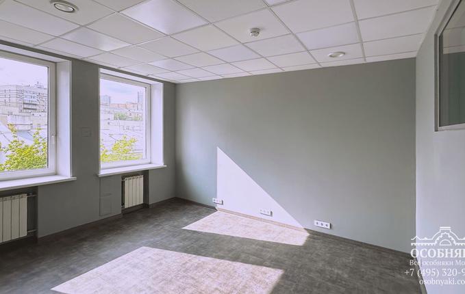 в Филипповском переулке, 8, площадь 2260 м