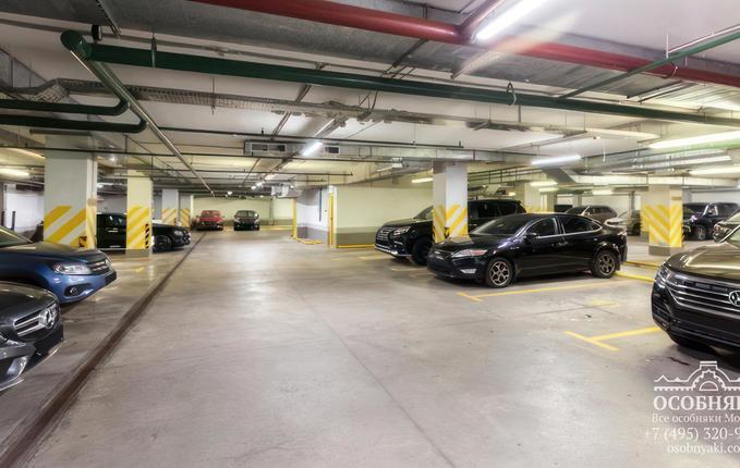 в Подкопаевском переулке, 4, площадь 2604 м